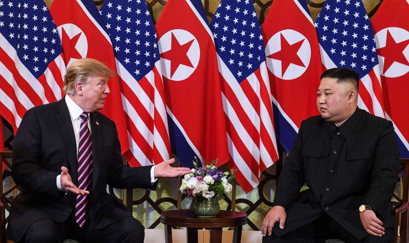 USA's tidligere præsident Donald Trump og Nord-Koreas leder Kim Jong-un i 2019. Foto: Saul Loeb/AFP/NTB.